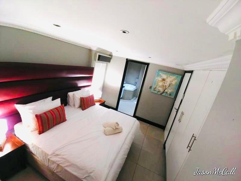 Accommodation Front The Sails 31/50