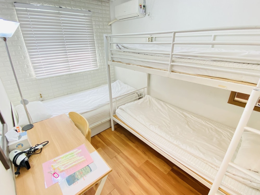 Aroha Guest House 45/67