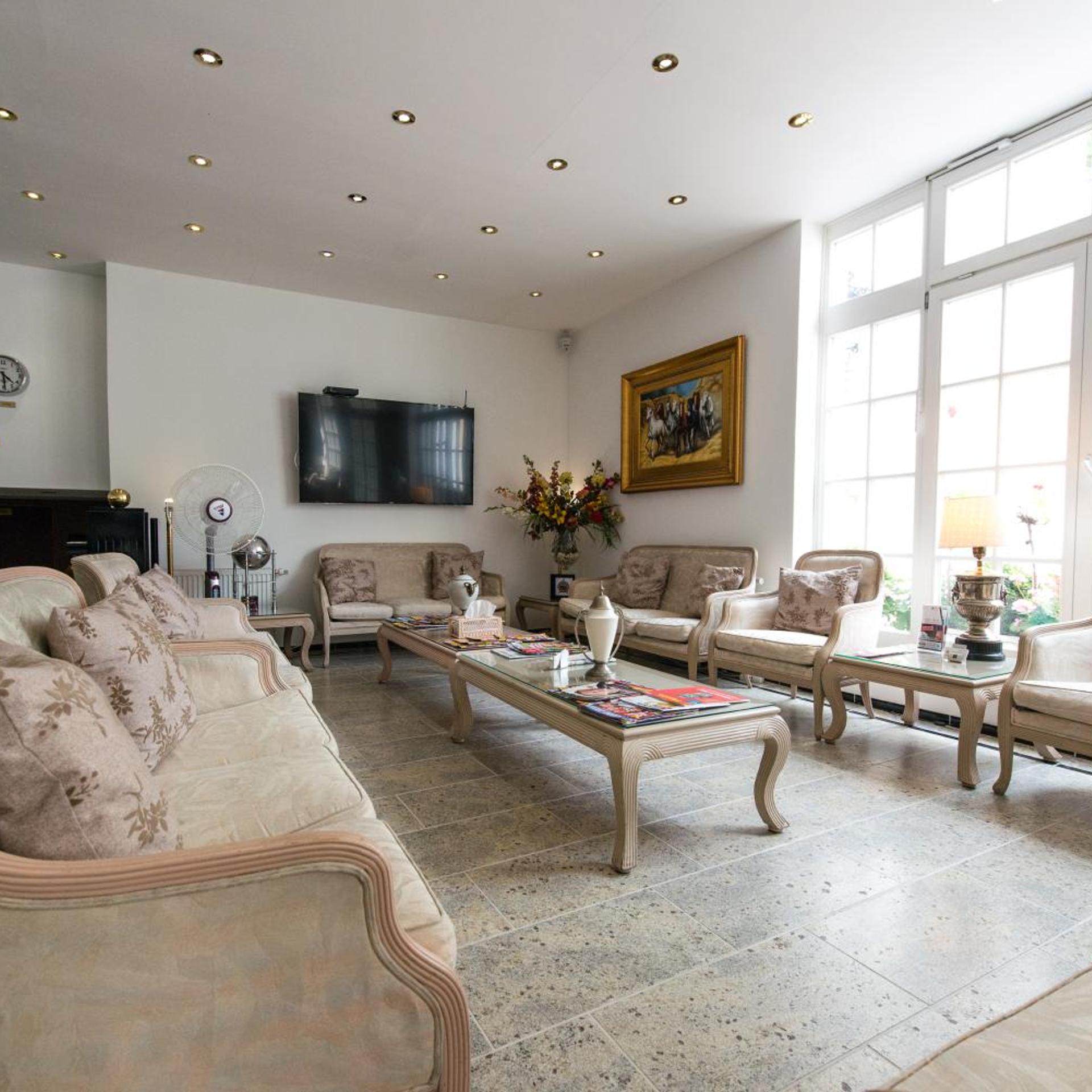 Lowen Hotel 43/58