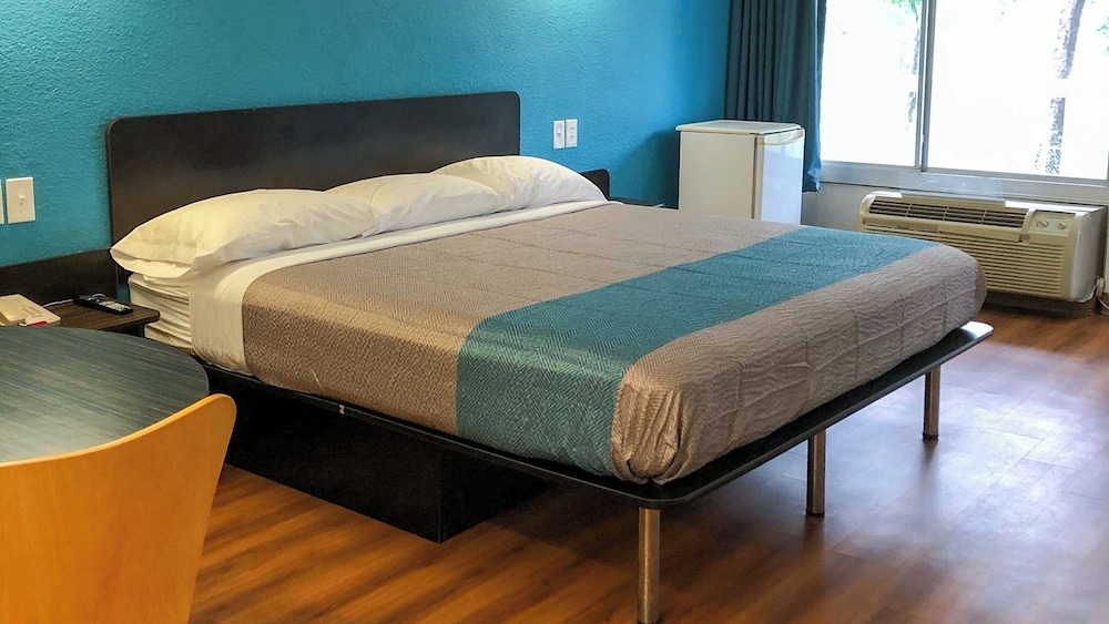 Motel6 Daytona Beach, FL - Speedway 30/57