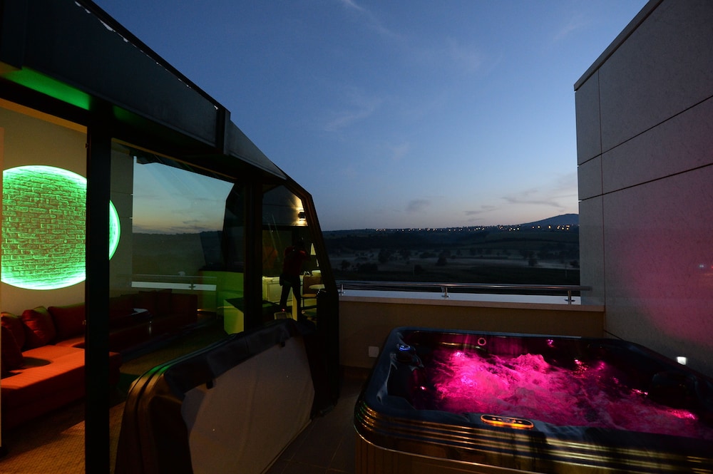 Hotel Hedonic 27/50