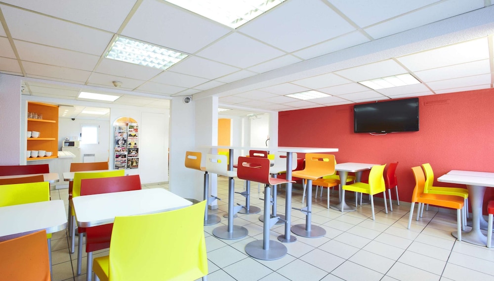 PREMIERE CLASSE MONTREUIL 41/53