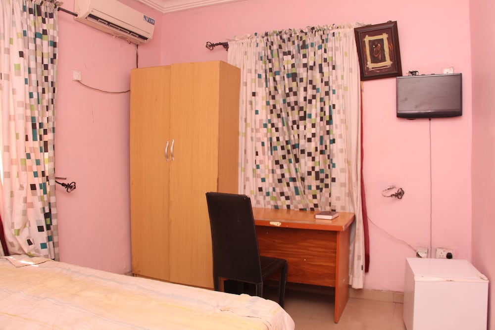 Dubys Suites Dutse 9/12