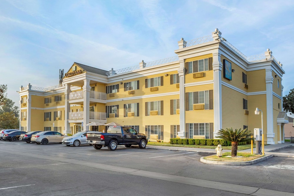 Quality Inn & Suites Tulare CA 41/50