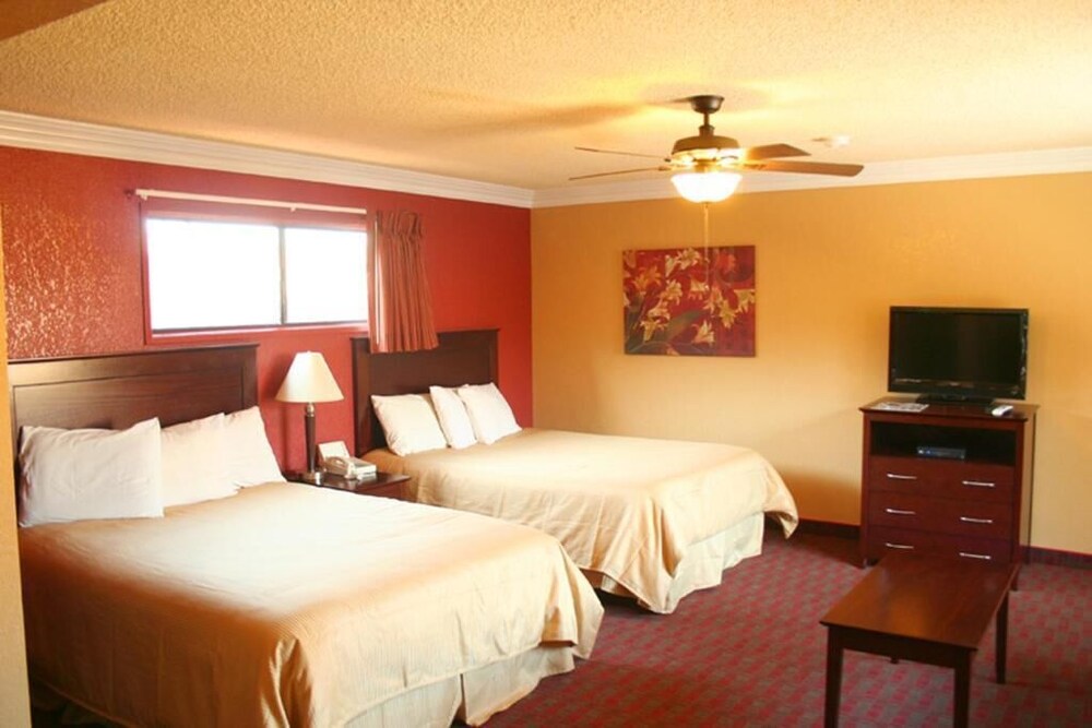 Pacific Inn And Suites 17/50