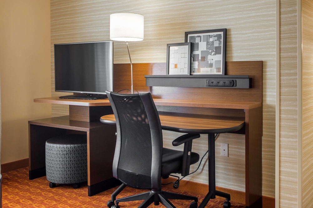 Fairfield Inn And Suites Waterloo Cedar Falls 32/34