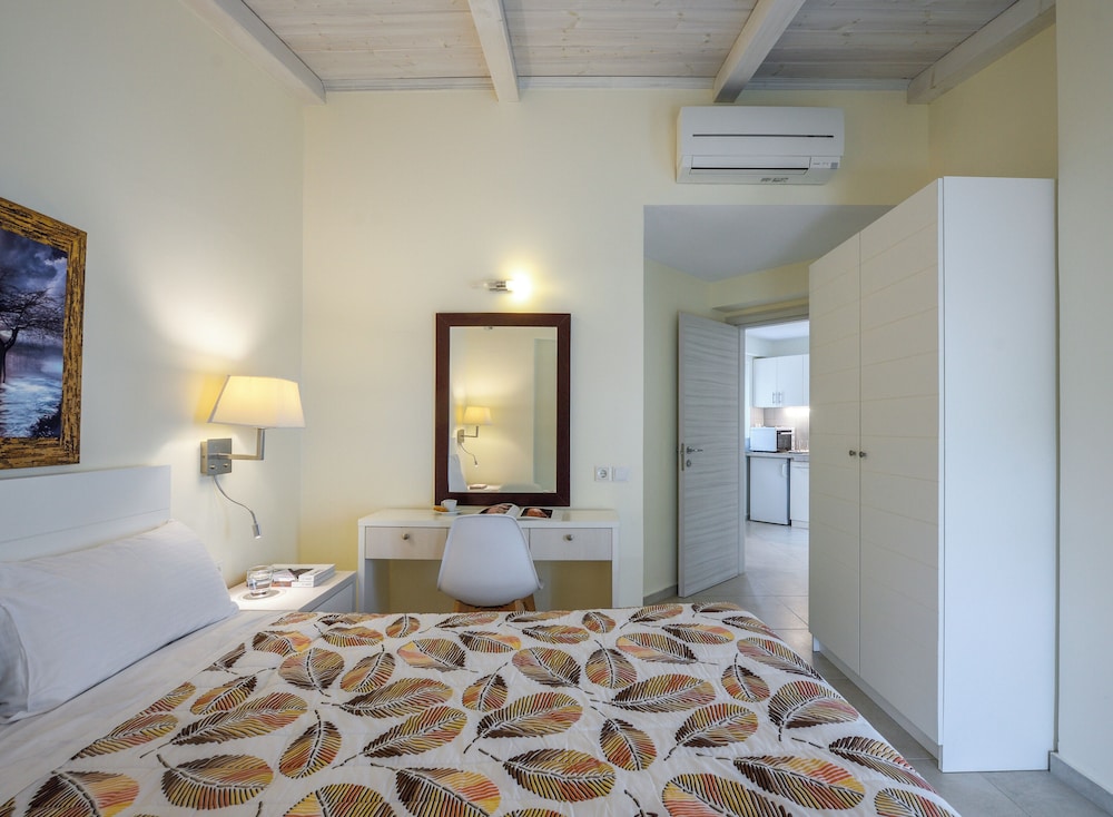 DELUXE, APARTMENT, PARTIAL SEA VIEW
