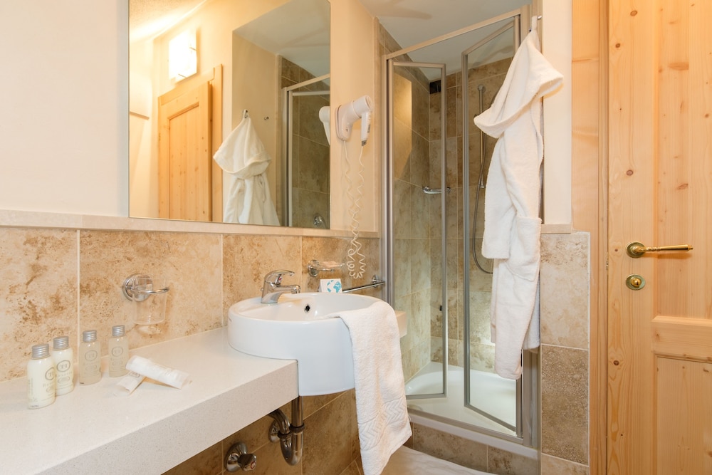 Th Corvara Greif Hotel 56/57