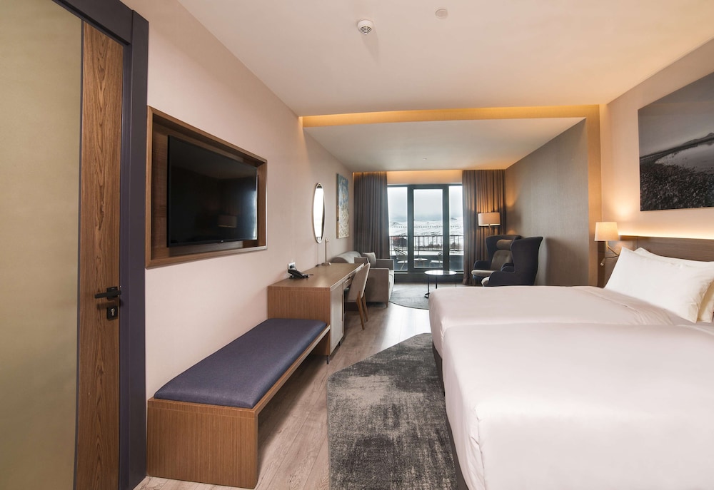 غرفة بريميوم بسرير كينج بشرفة، Radisson Blu Hotel Mount Erciyes 4/8