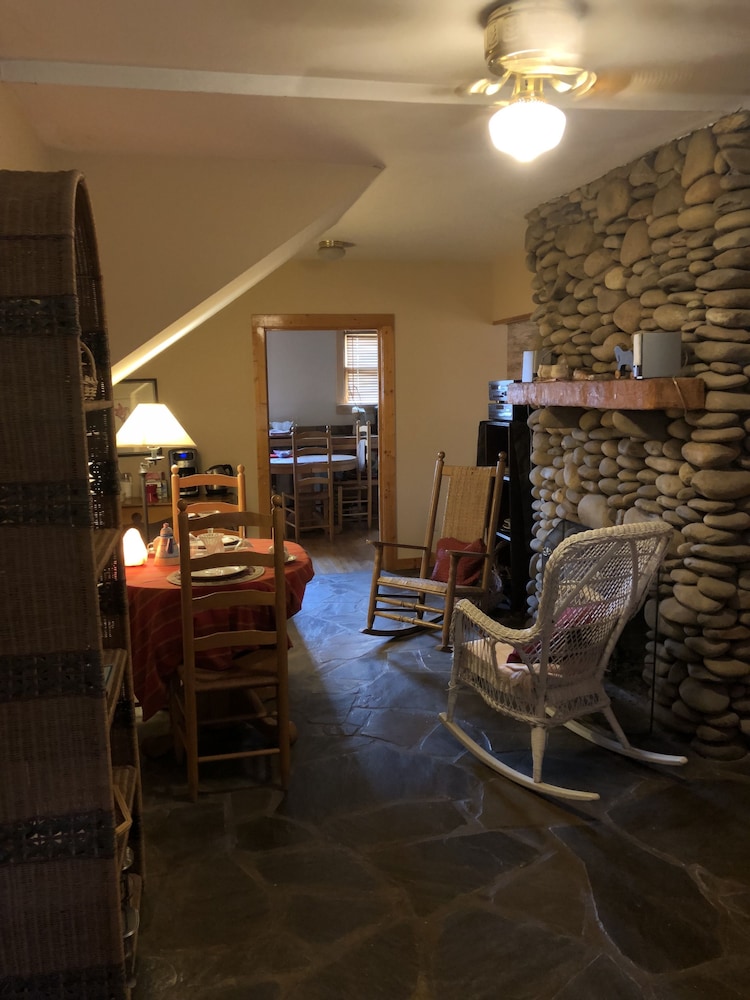 Evergreen Cottage Inn & Cabins 20/38