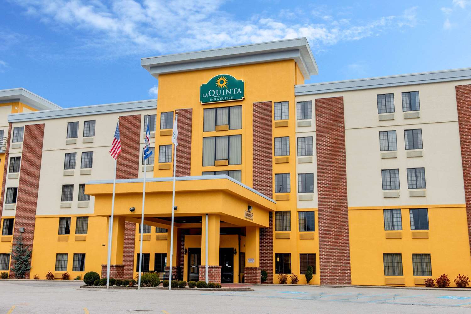 La Quinta Inn and Suites by Wyndham Elkview - Charleston NE 2/40