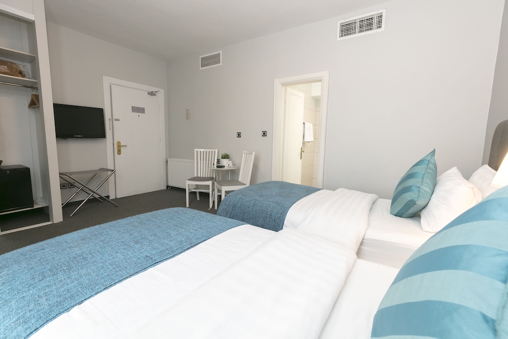 THE CONROY BOUTIQUE HOTEL 10/38
