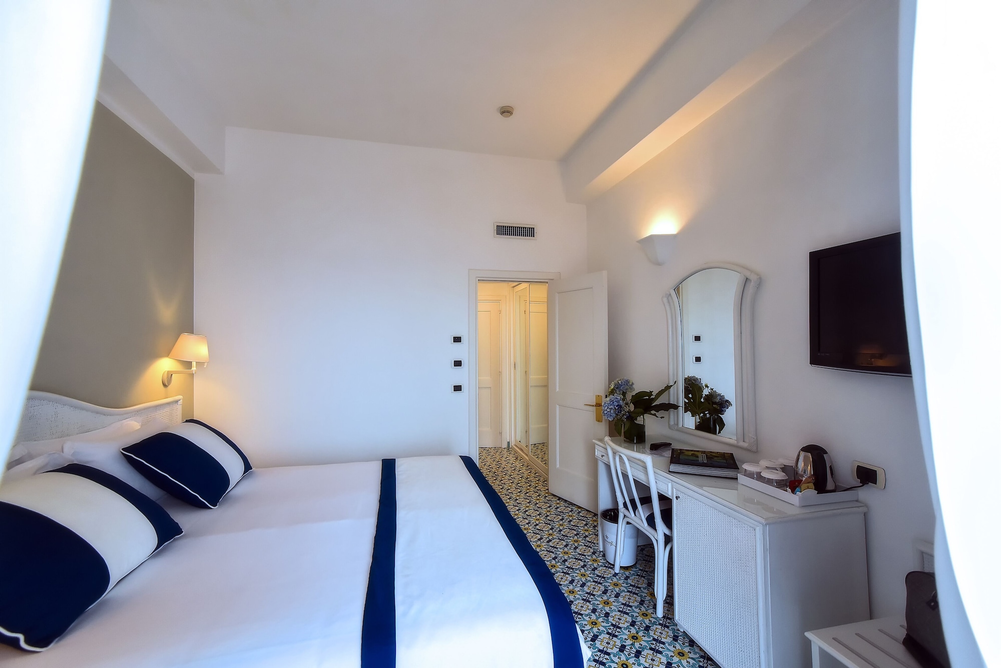 Classic, Double Bed, Sea View