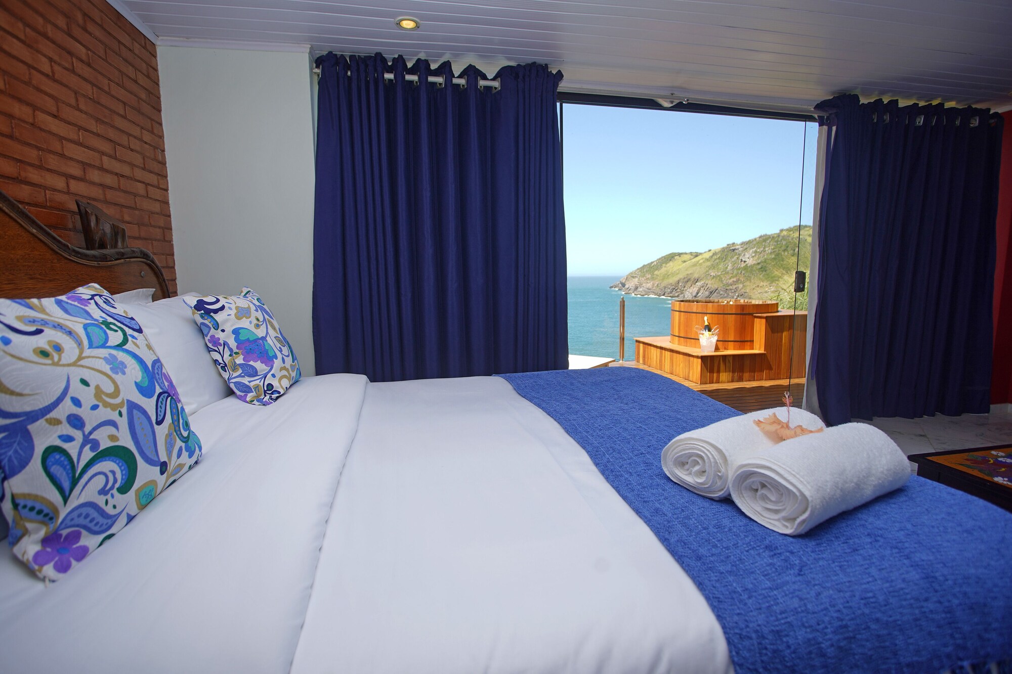 MARINA, PENTHOUSE