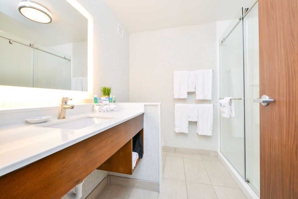Holiday Inn Express And Suites Salem 12/45