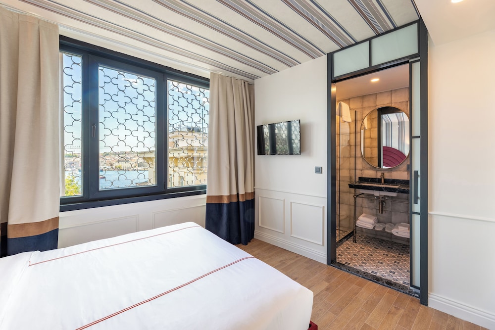 Khai Hotel Karakoy 27/60