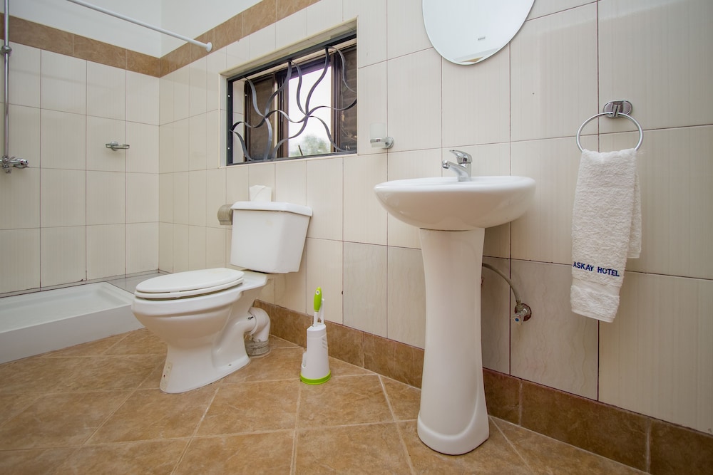 Askay Hotel Suites Entebbe 43/43