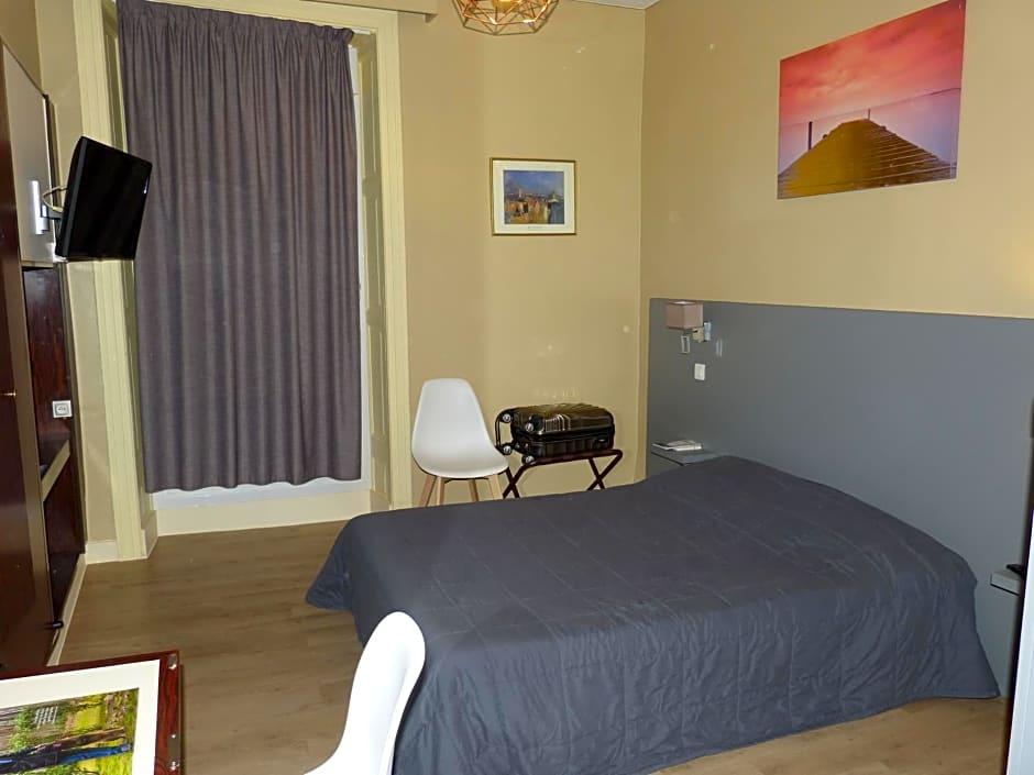Contact Hotel Terminus 8/31
