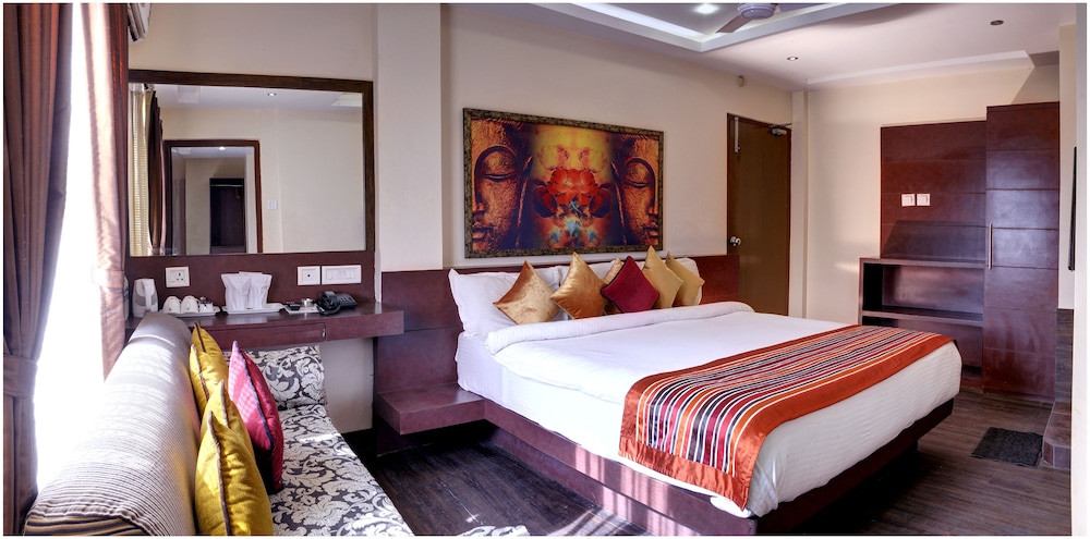 HOTEL EMBASSY 14/26