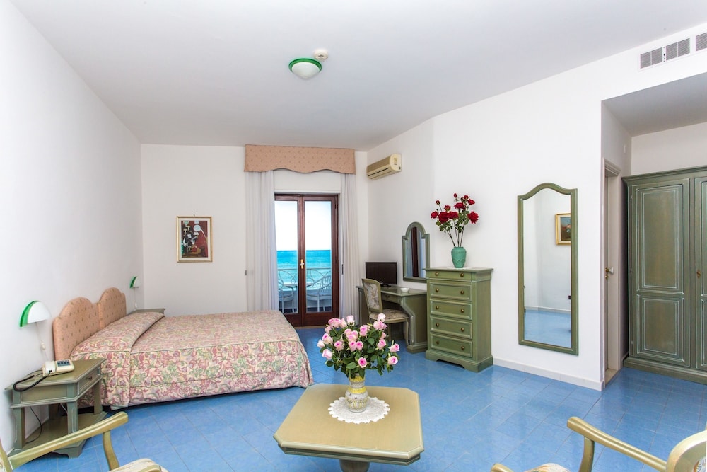 Hotel Poseidon 56/78