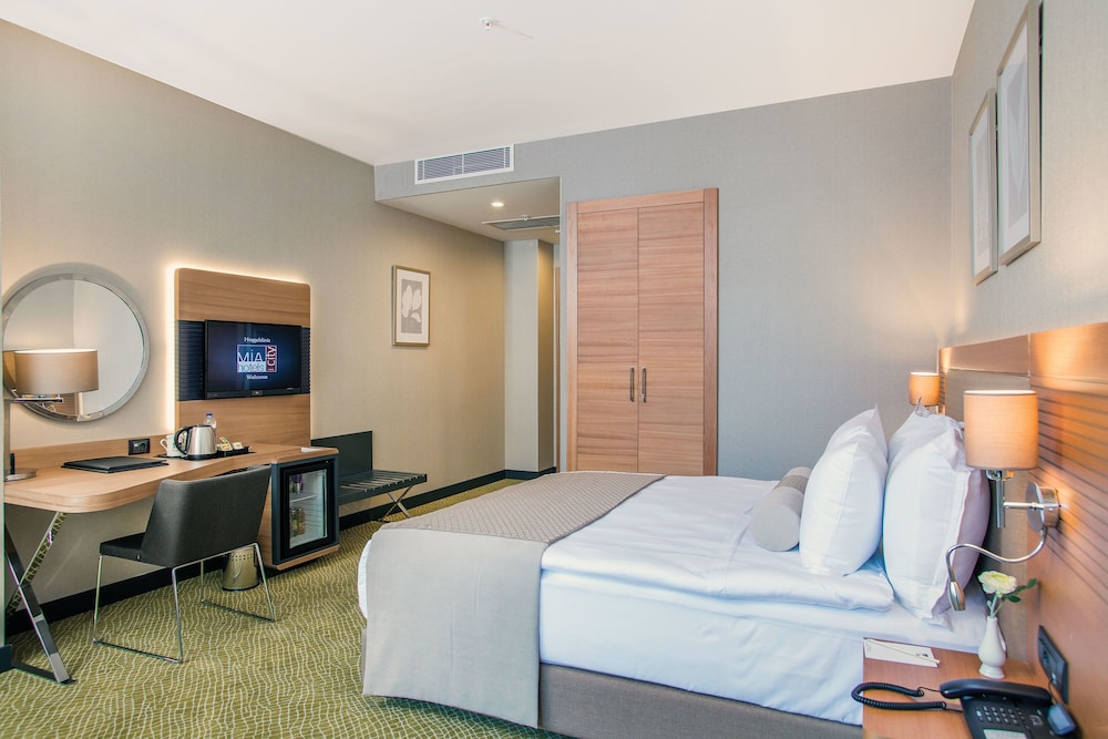 Mia City Hotel 10/64