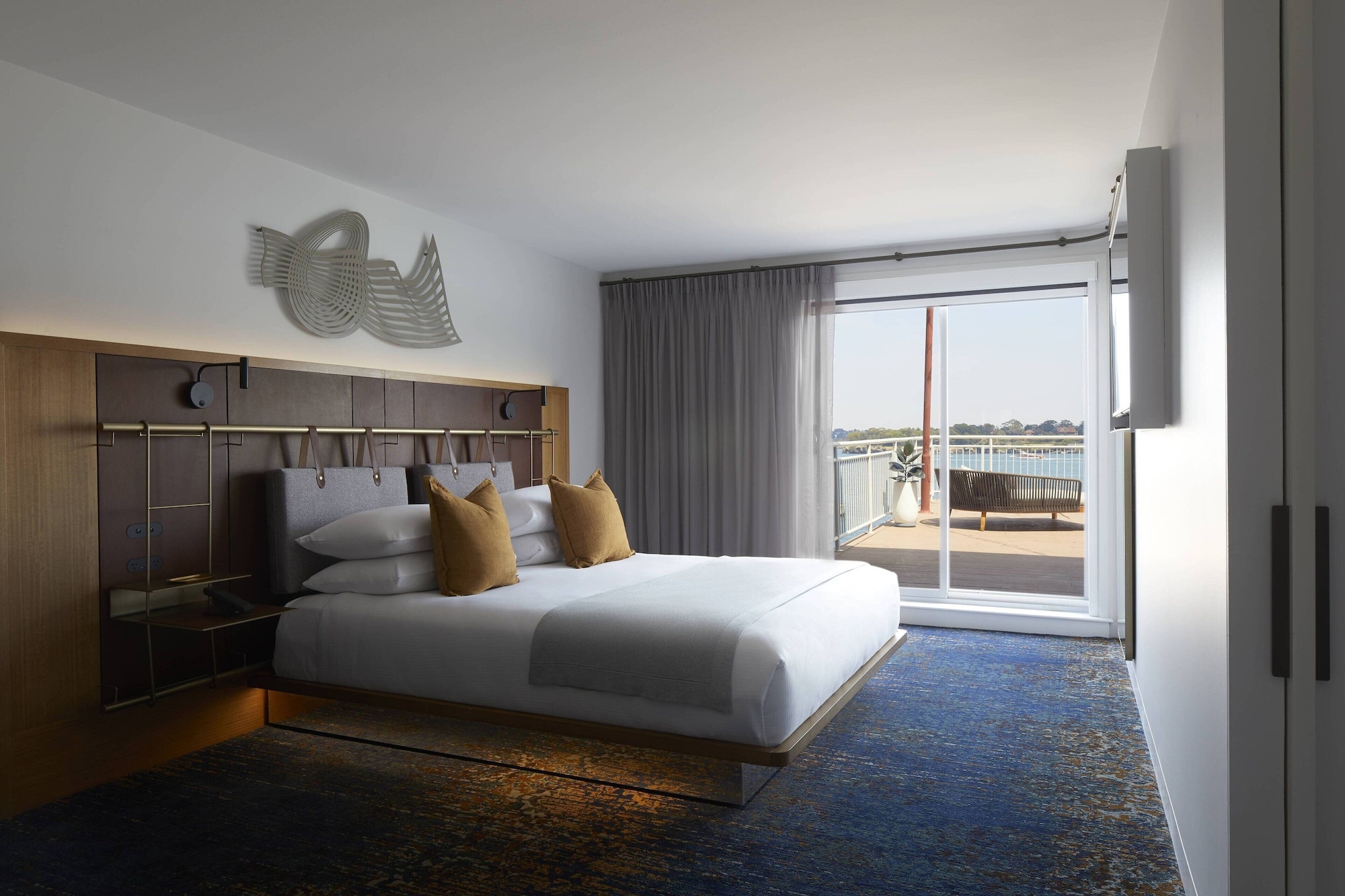 Suite, King Bed, Balcony