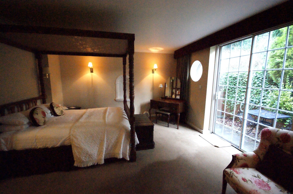 Donington Manor 8/50