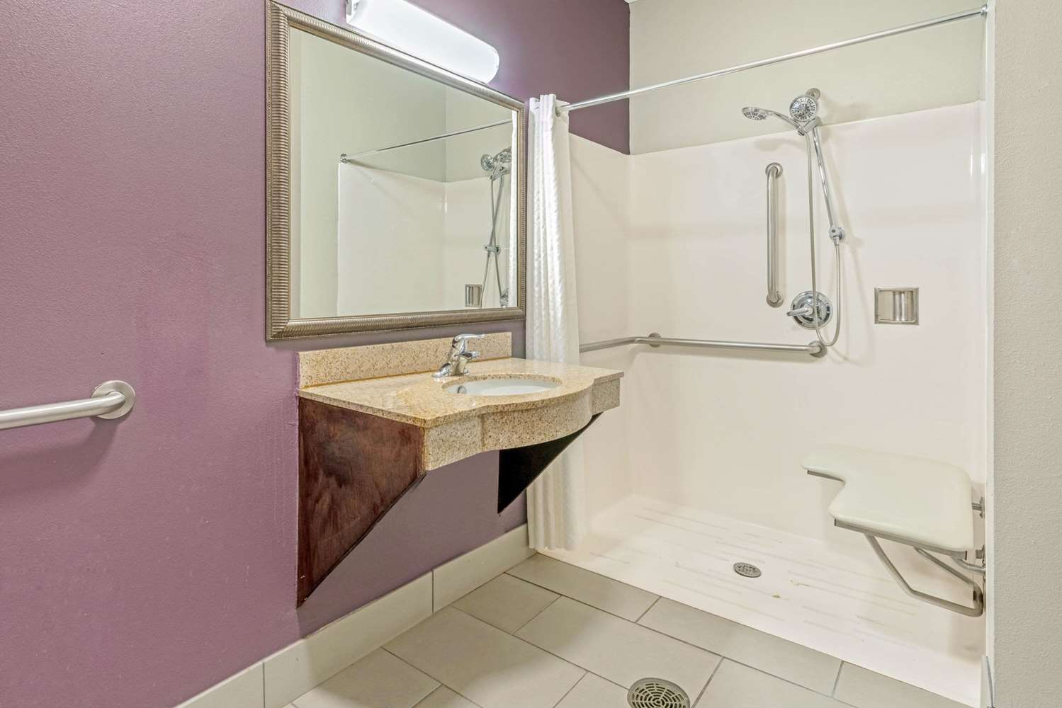 La Quinta Inn & Suites by Wyndham Oklahoma City -Yukon 20/22