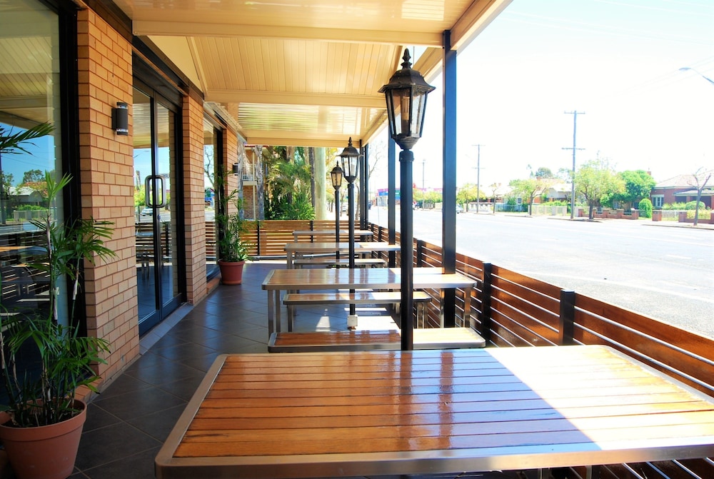 Golden West Motor Inn 35/43