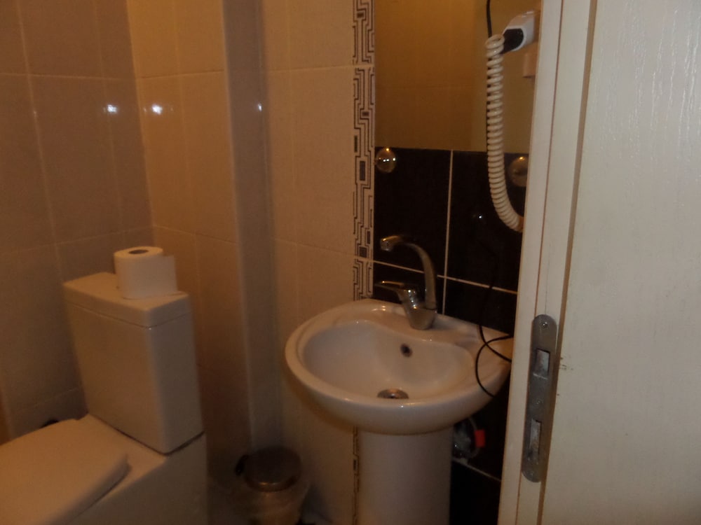 Ercan Inn Hotel 59/62