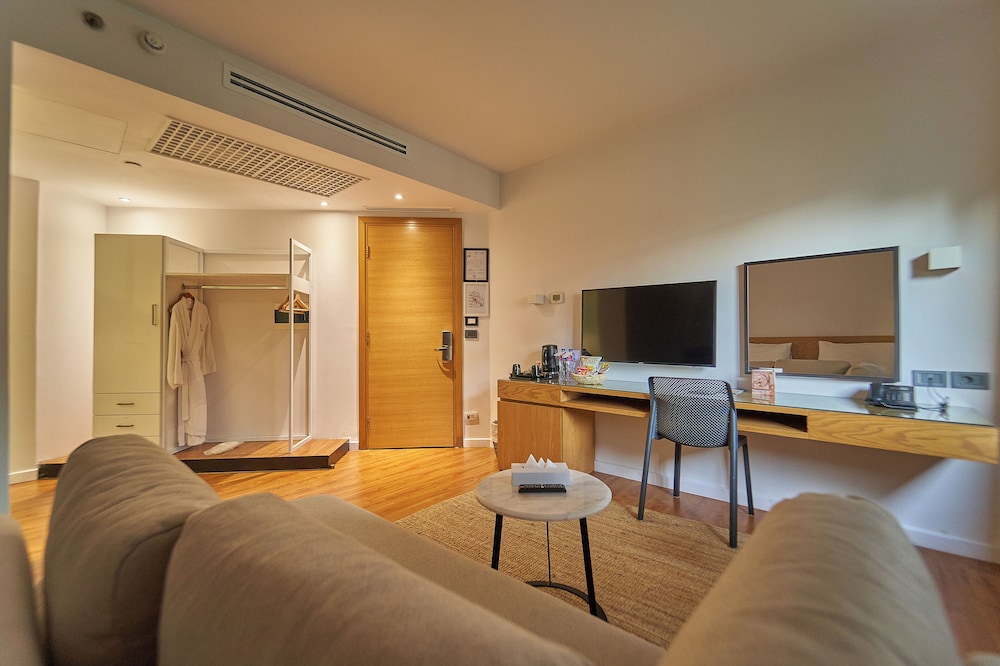 New President Hotel 29/43