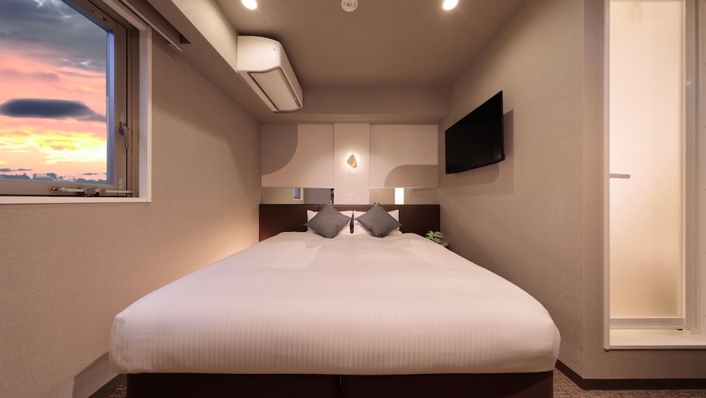 ROOM, DOUBLE BED