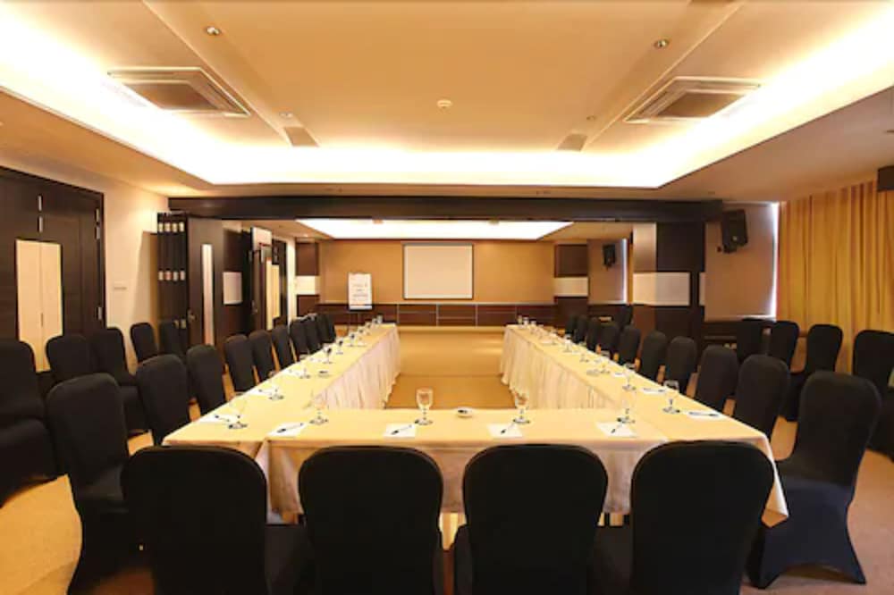 Golden Flower Hotel 42/49