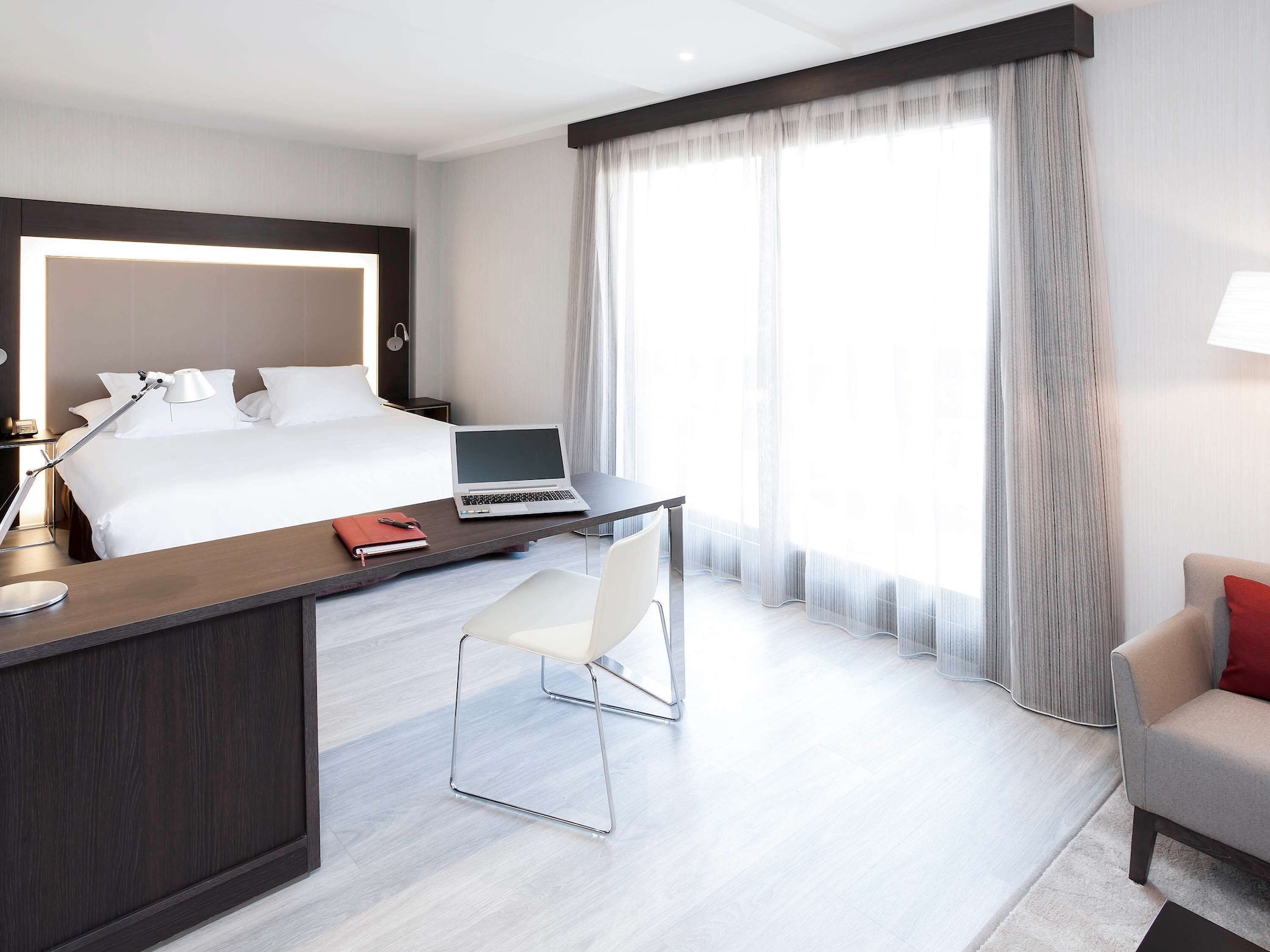 EXECUTIVE, QUEEN BED, TERRACE
