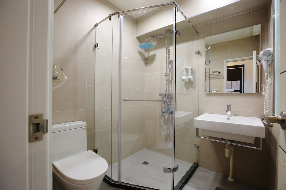 Loosha Hostel 66/69