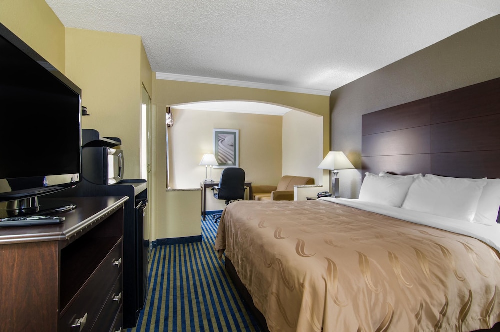 Quality Inn Merriam Kansas City 24/41
