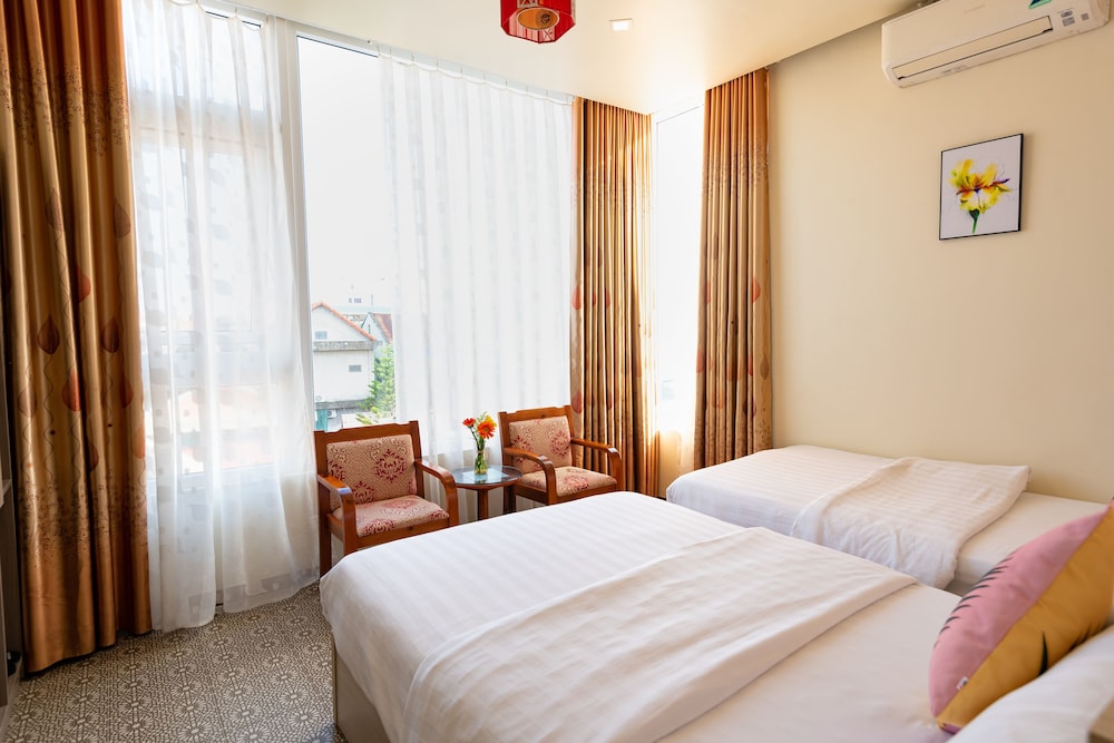 Flora Hotel Hue 30/75