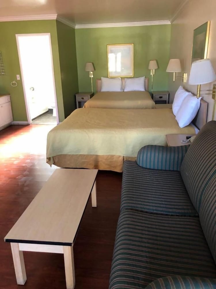 Kelseyville Motel 10/36