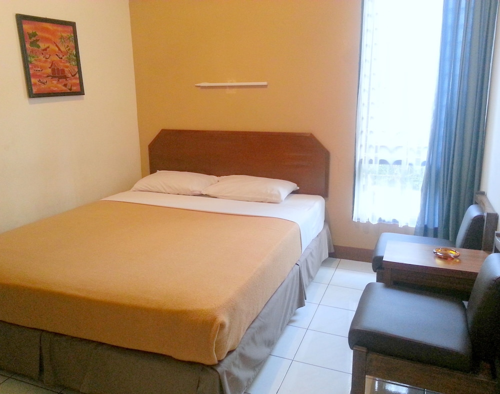 1 BEDROOM, STANDARD, DOUBLE OR TWIN BED