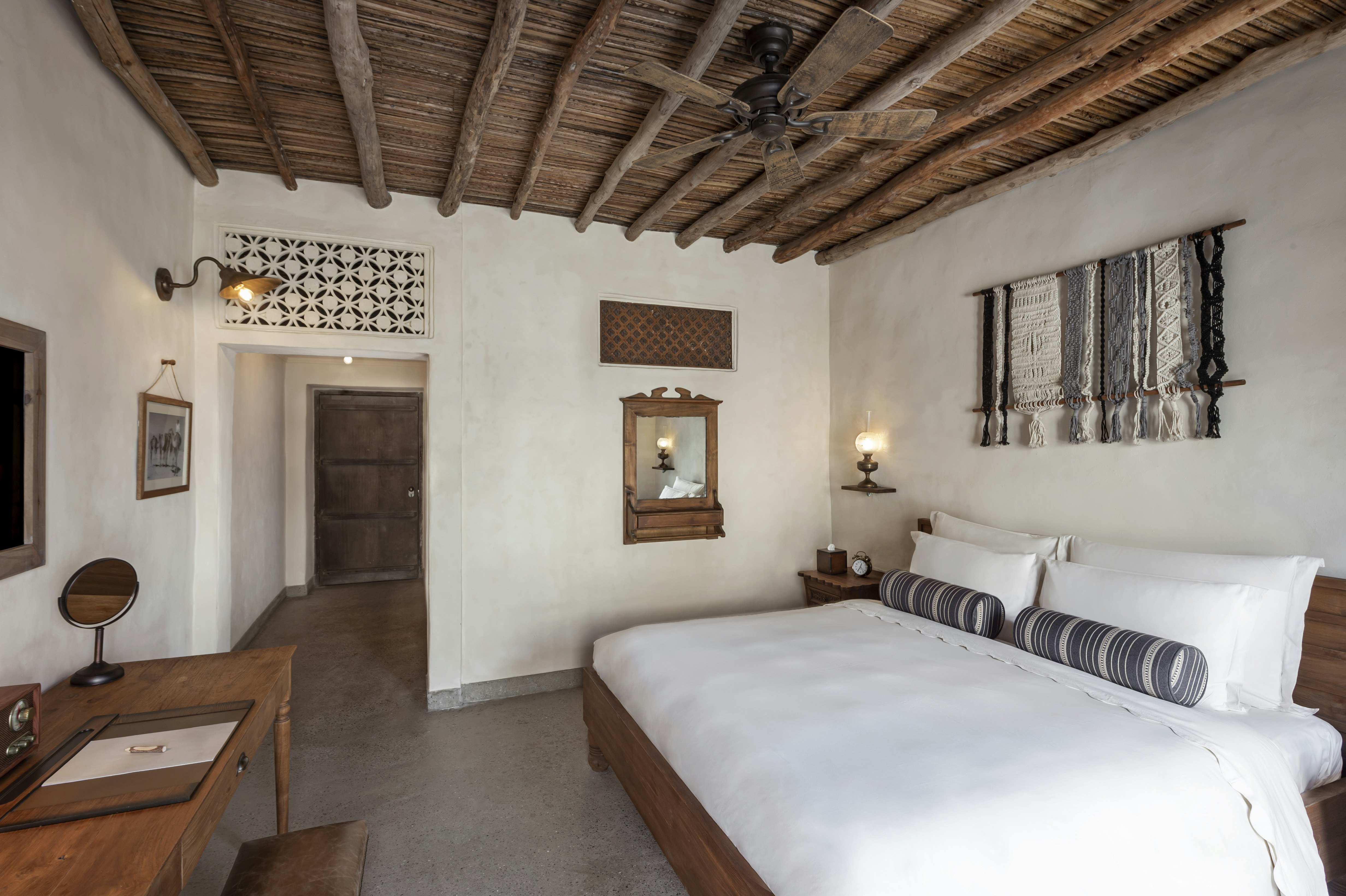 HERITAGE, KING BED