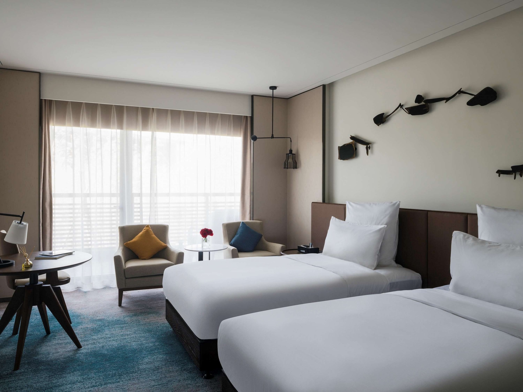DELUXE, TWIN BEDS, LAKE VIEW