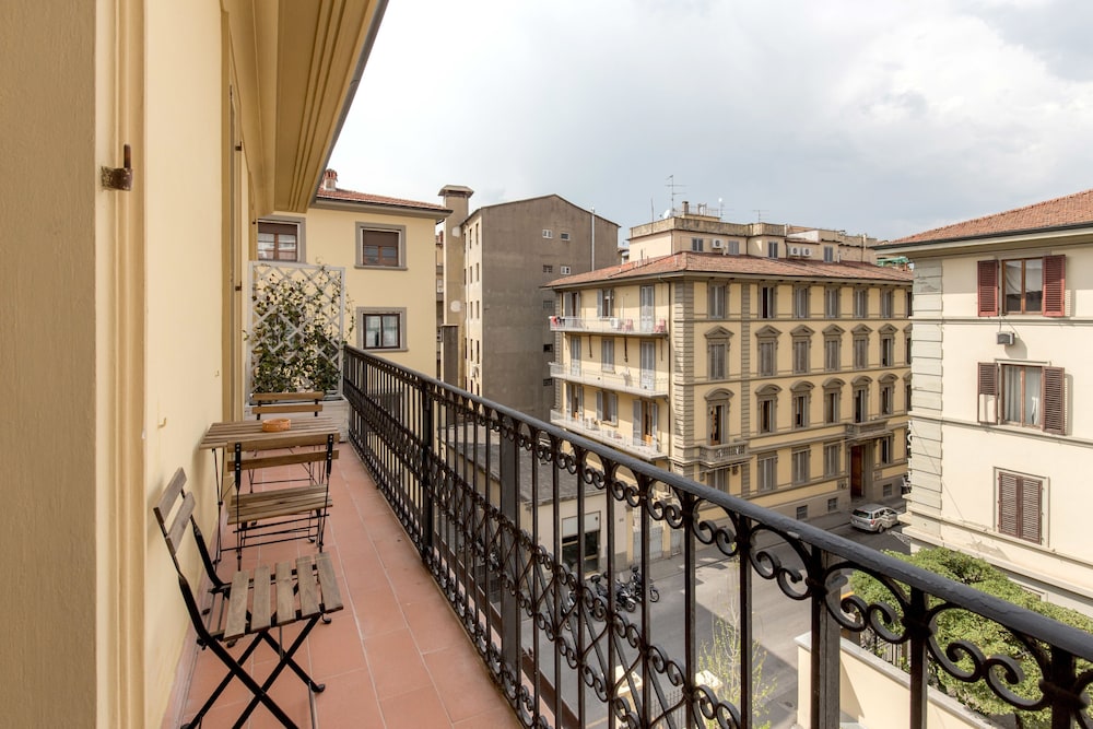 Apollo Guest House 2/50