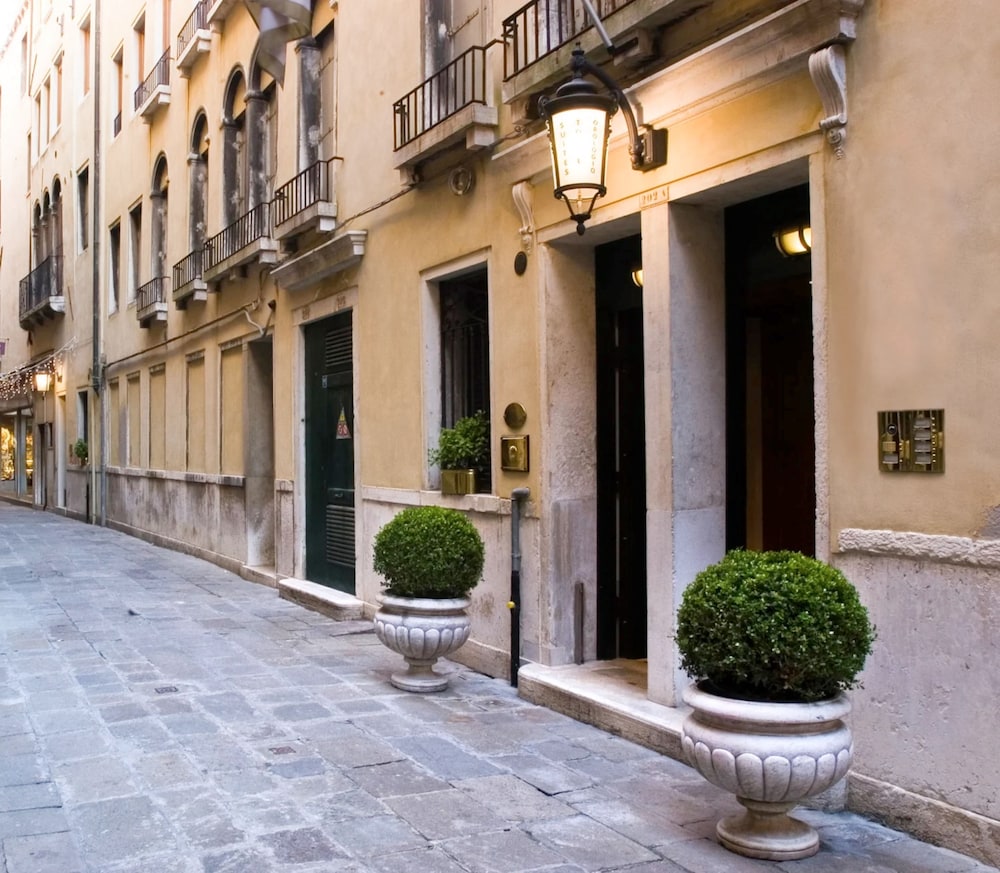 Torre dell Orologio Suites main