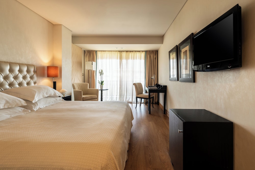 غرفة كومفورت ثلاثية بإطلالة على المدينة، Plaza Resort Hotel 4/8