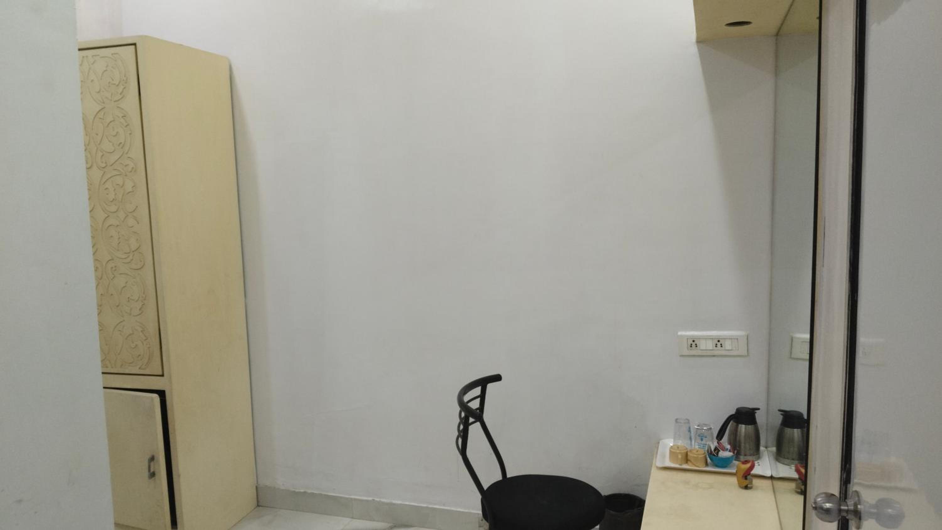Oyo Rooms Ruby Hospital Junction 13/17