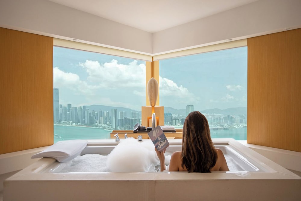 Upper House Hong Kong 17/65