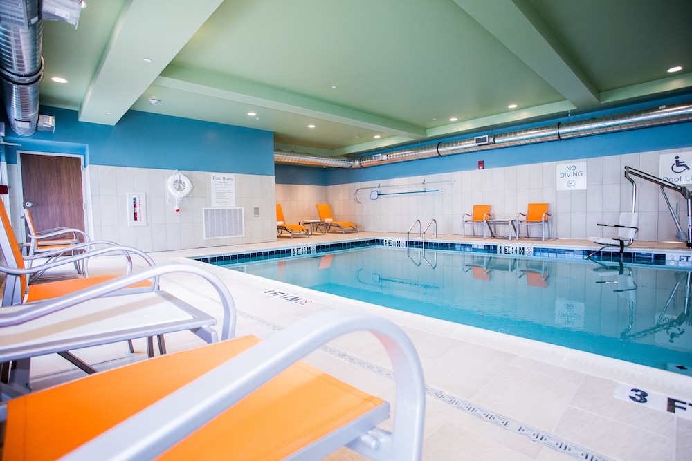 Holiday Inn Express & Suites Rehoboth Beach 30/51
