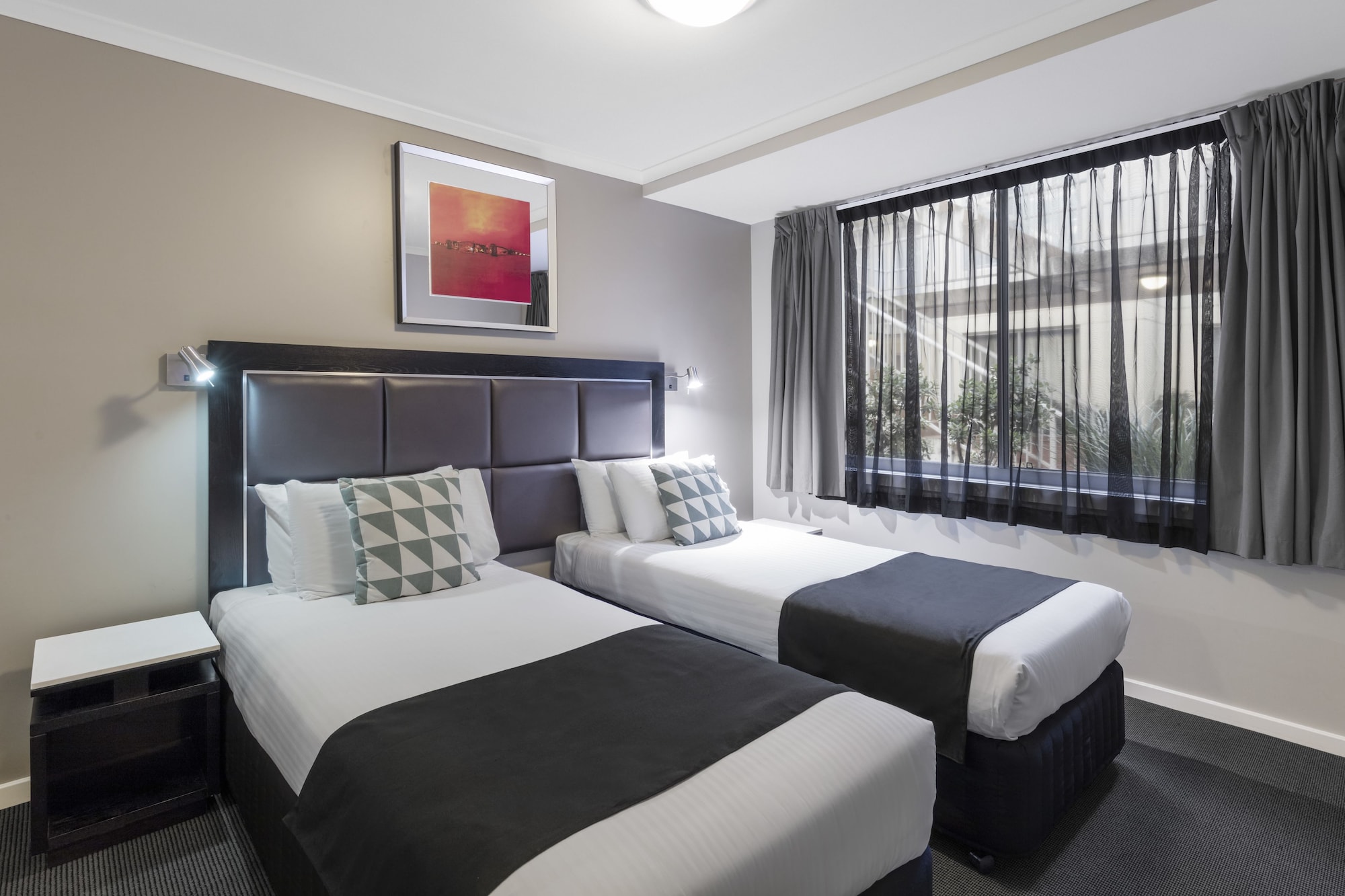 2 Bedrooms, Deluxe, Apartment, Queen and Twin Beds, Pool Side, Sofa