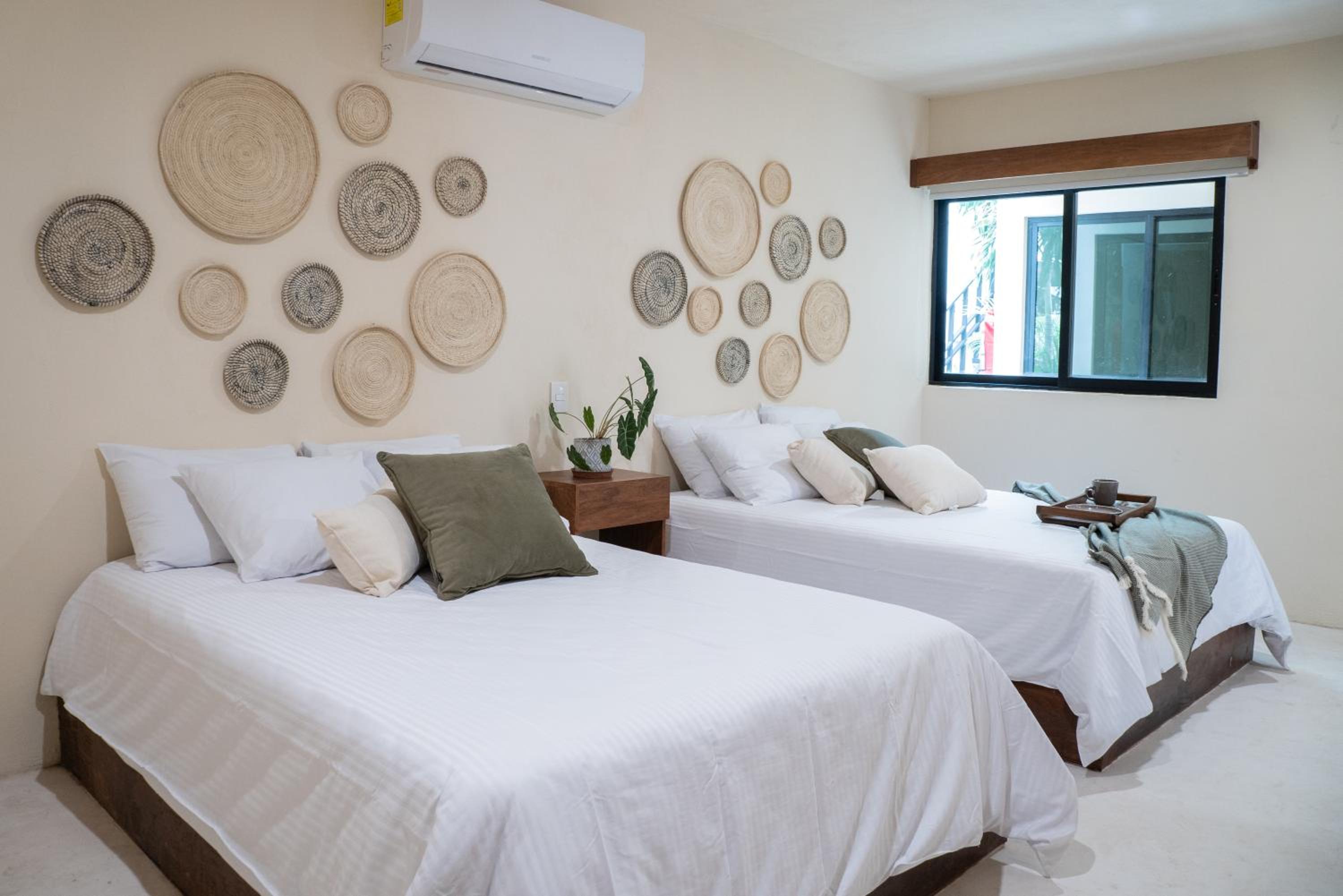 Master, Suite, Queen Bed