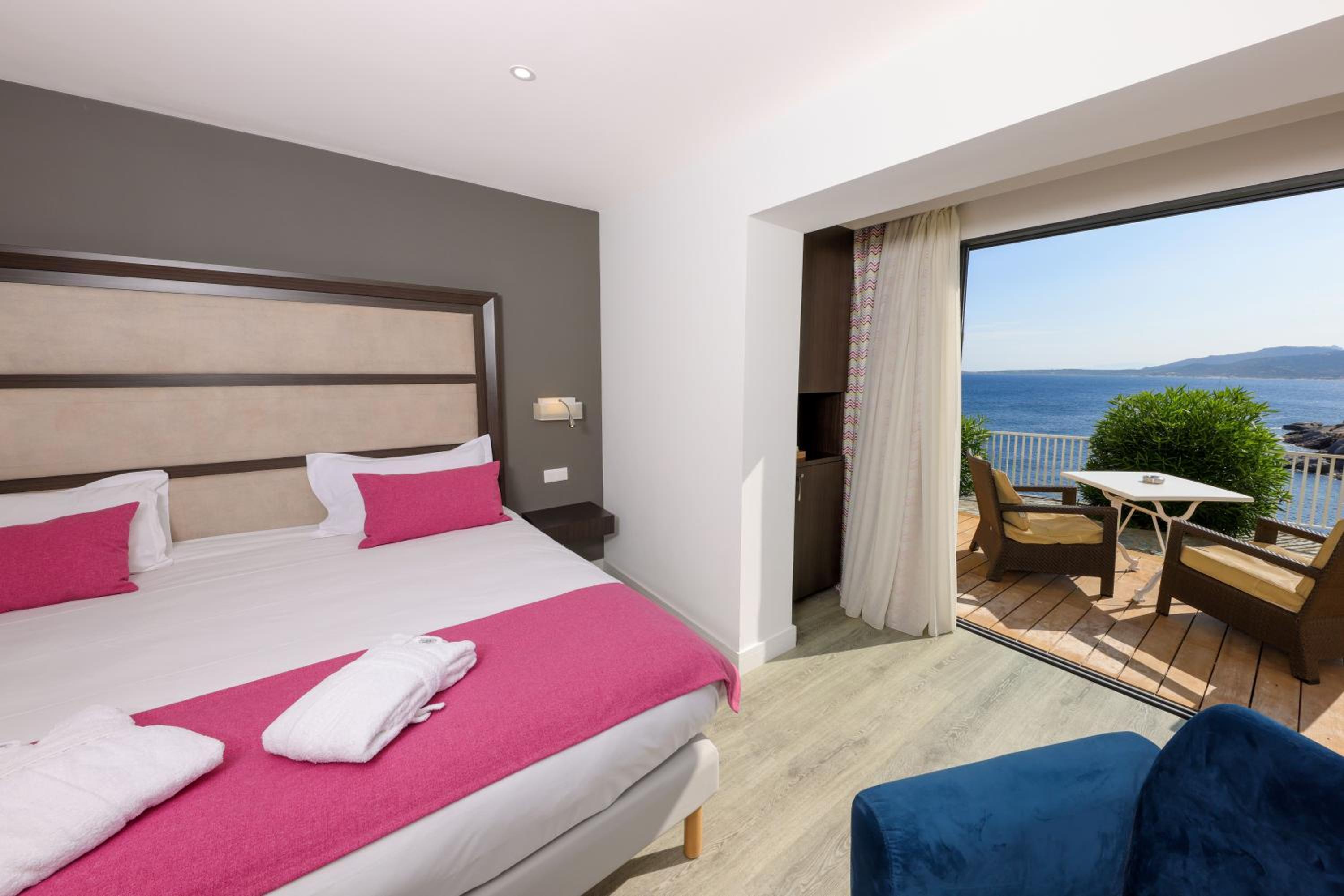 Superior, Double Bed, Sea Front, Sea View، Hotel Saint Christophe Calvi (ex Saint Christophe Corsica) 4/10